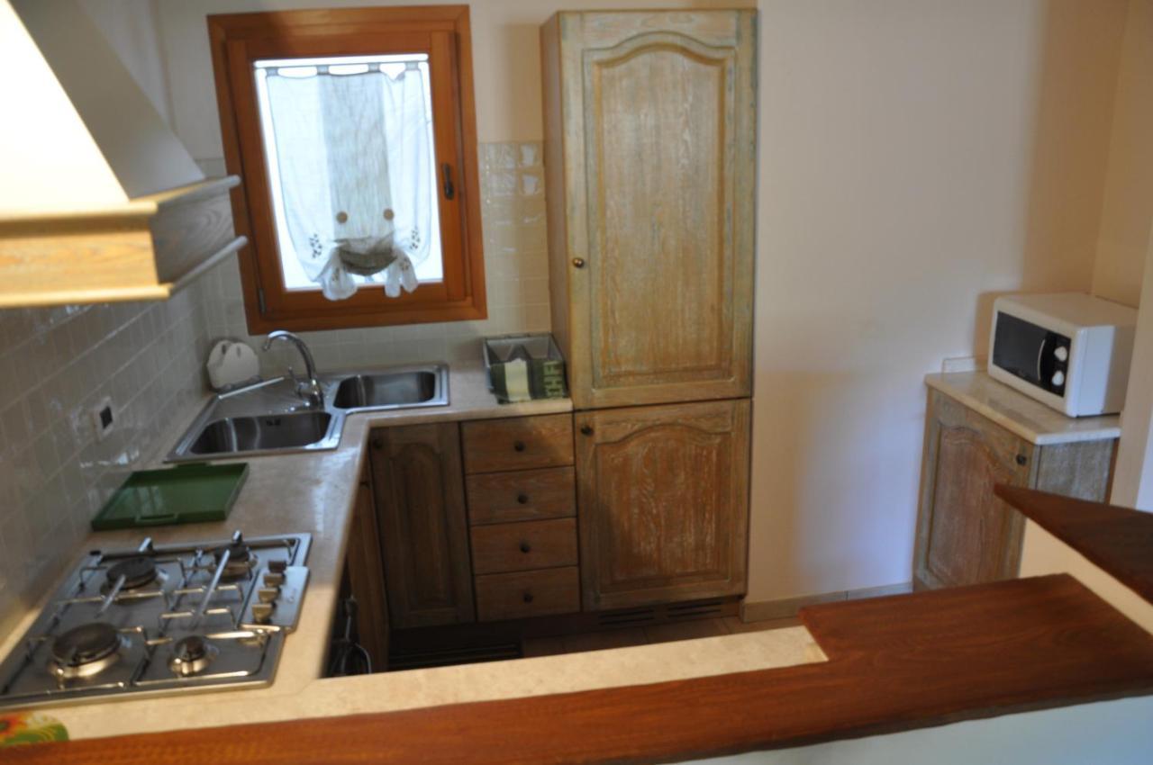 Appartamento Chia al mare Esterno foto